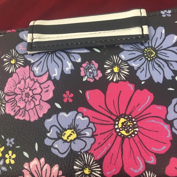 NWT Luv Betsey by Betsey Johnson Wallet - Picture 5 of 7